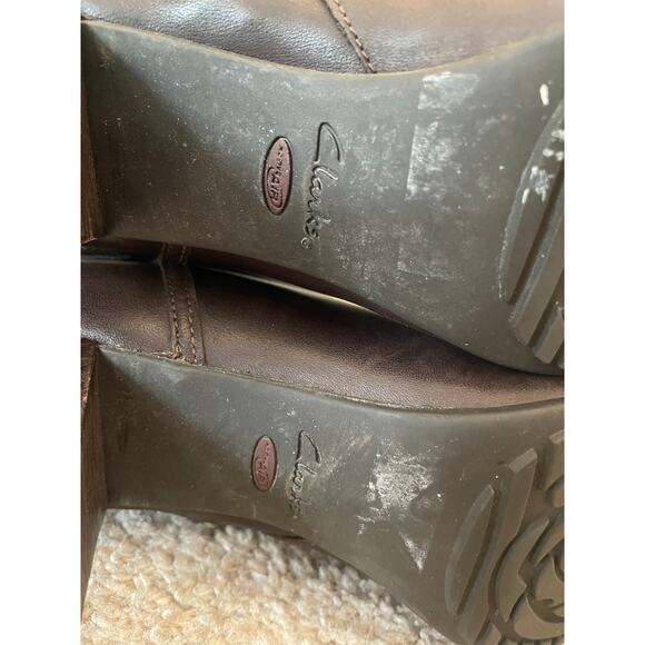 Clarks Womens Leather Ankle Boots Size 6.5M Brown Heel Buckle Side Zipper Heel - Picture 6 of 13